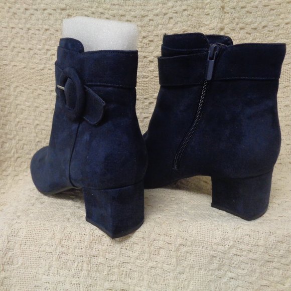 IMPO navy faux suede bootie NIB with buckle detail and block heel - Picture 4 of 6